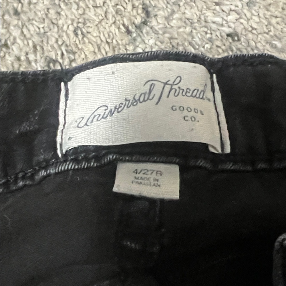 Universal Thread Women's Dark Jeans - Picture 2 of 4